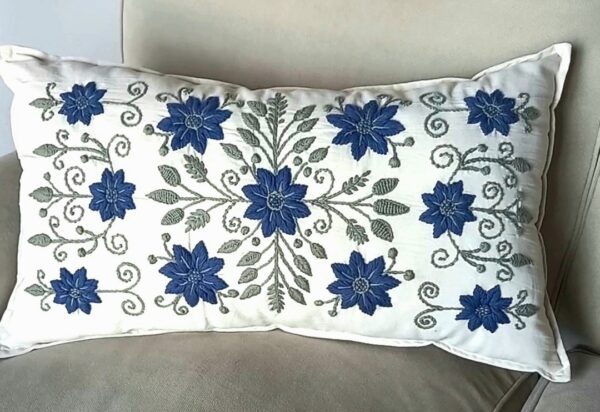 Almohadon Alma Bohemia Boradado a Mano - Andino Azulino