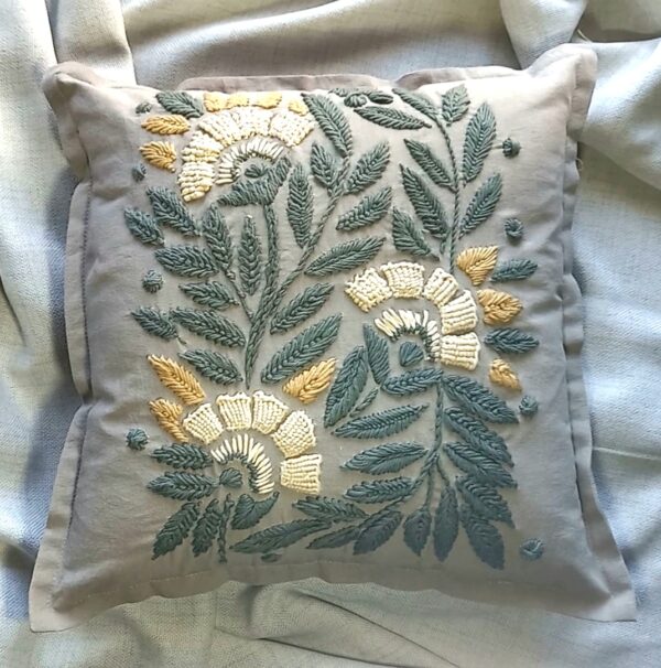 Almohadon Alma Bohemia Boradado a Mano - Cardon Almohadon Alma Bohemia Boradado a Mano - Cardon