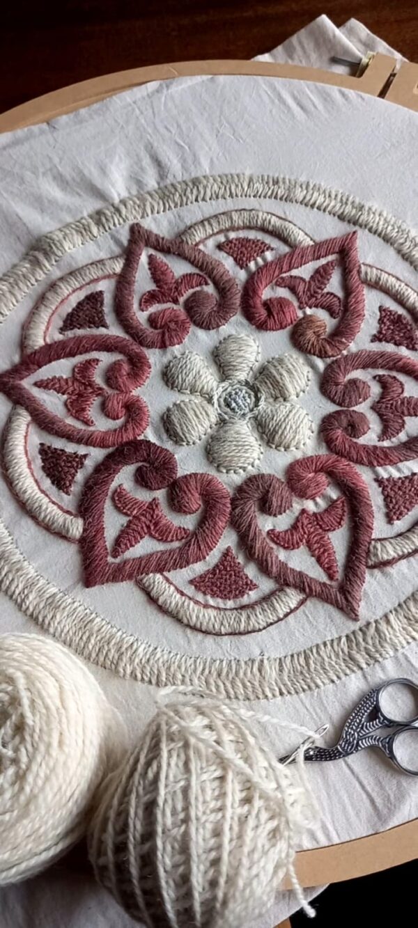 Almohadon Alma Bohemia Boradado a Mano - Mandala Pampa