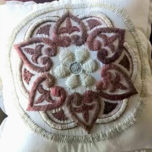 Almohadon Alma Bohemia Boradado a Mano - Mandala Pampa Almohadon Alma Bohemia Boradado a Mano - Mandala Pampa