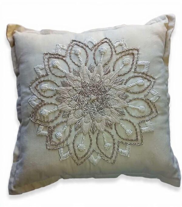 Almohadon Alma Bohemia Boradado a Mano - Mandala Terra Almohadon Alma Bohemia Boradado a Mano - Mandala Terra