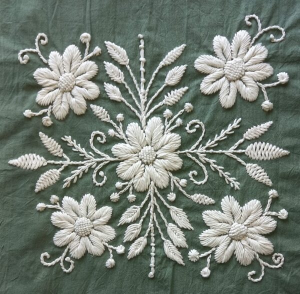 Almohadon Alma Bohemia Boradado a Mano - Pampa Verde