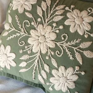 Almohadon Alma Bohemia Boradado a Mano - Pampa Verde
