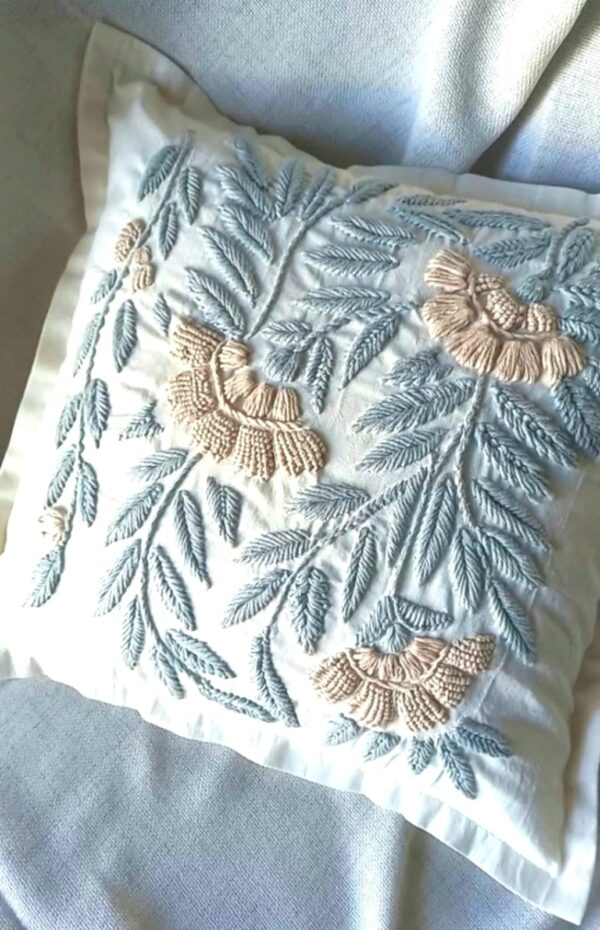 Almohadon Alma Bohemia Bordado a Mano - Aguamarina