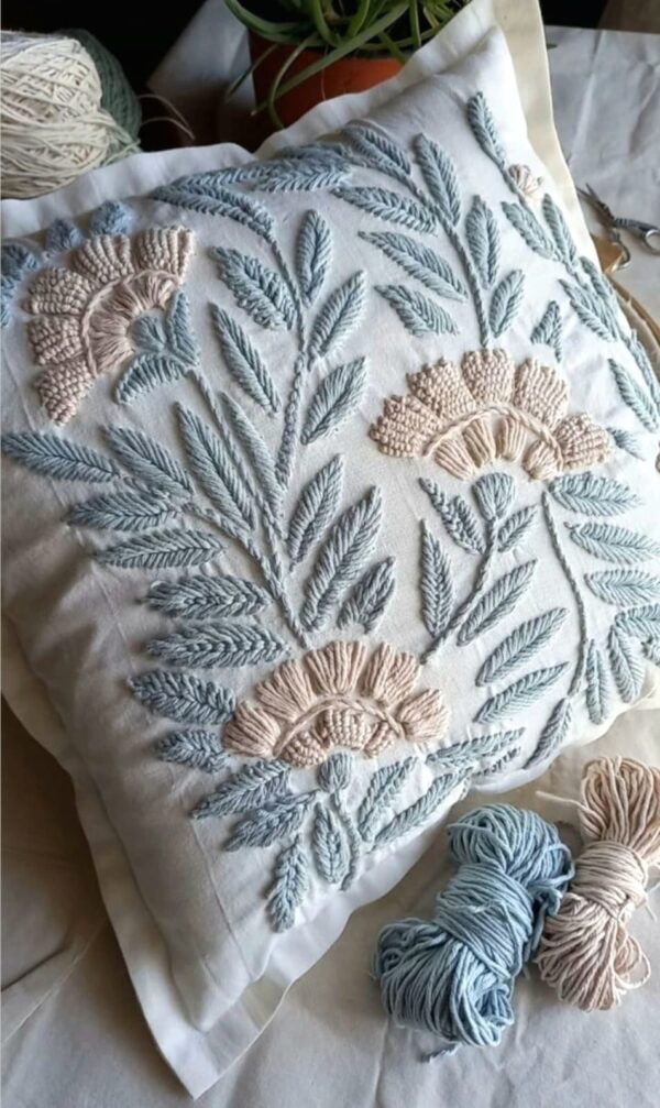 Almohadon Alma Bohemia Bordado a Mano - Aguamarina