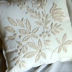 Almohadon Alma Bohemia Bordado a Mano - Jardin Mexicano Natural
