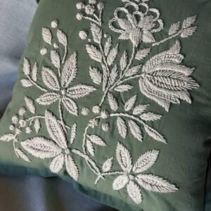Almohadon Alma Bohemia Bordado a Mano - Jardin Mexicano Verde